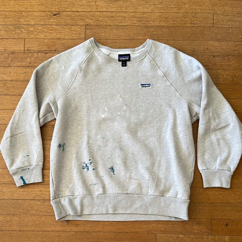 Distressed Patagonia logo classic Light Gray Crewneck Sweater women’s M